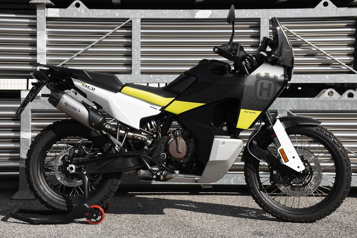 HPCorse - SP-1 Carbon Short Exhaust for Husqvarna Norden 901