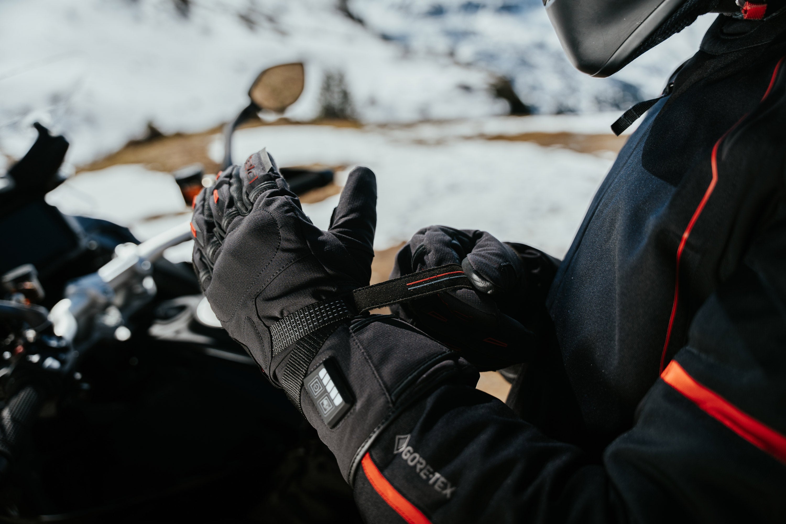 Held - Inuit Heated Glove