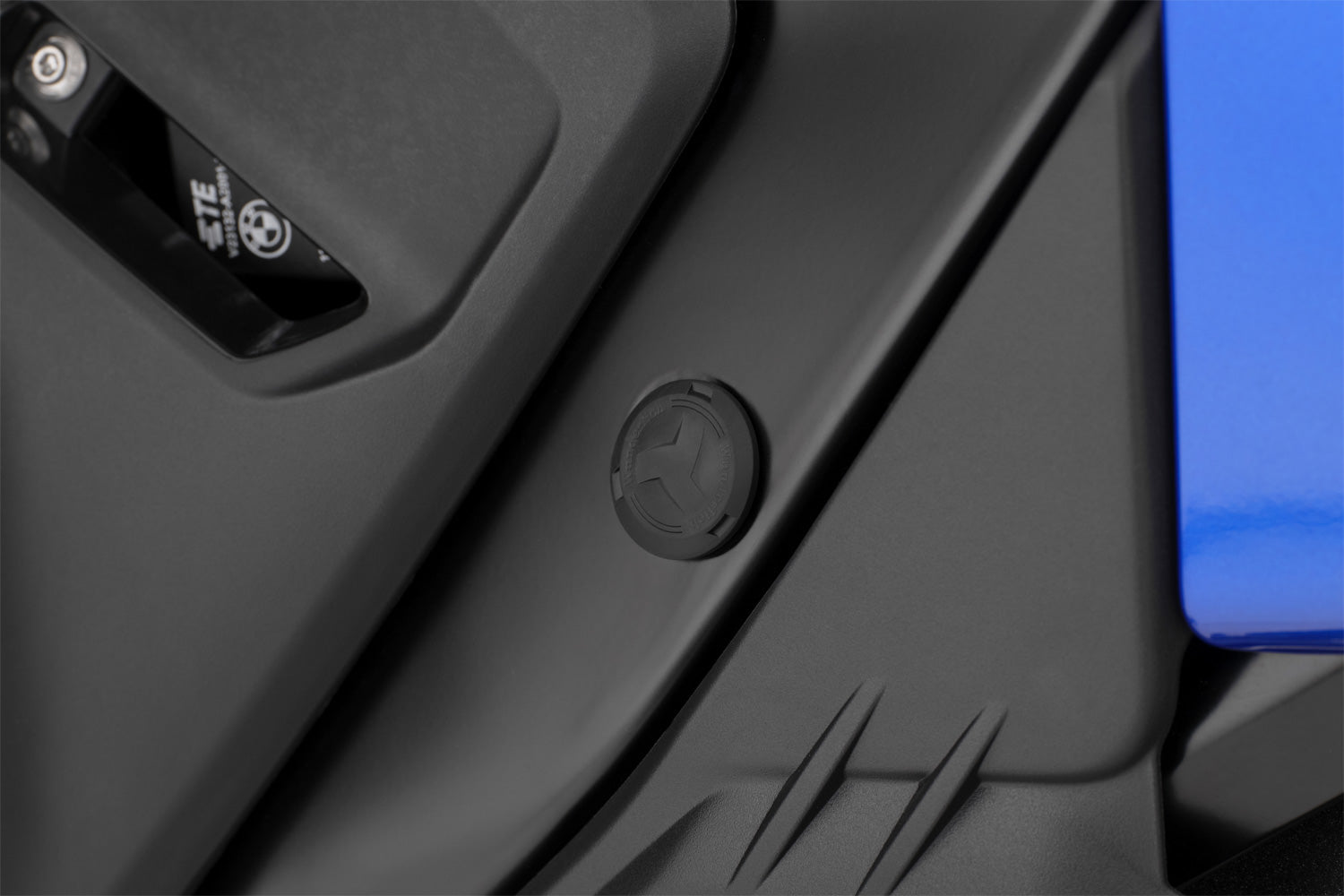 Wunderlich 3-piece Frame Plug Set for the BMW R 1300 RT - complete your BMW ✔ Premium components ✔ Integrated design ➜ Order now