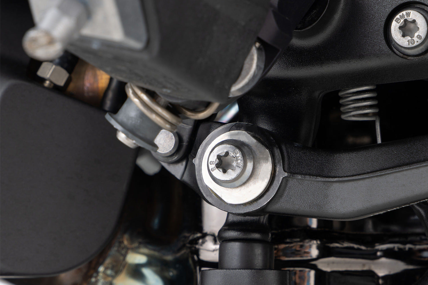 Lowering of the brake lever pedal by 10 mm - complete your BMW ✔ Premium components ✔ Integrated design ➜ Order now