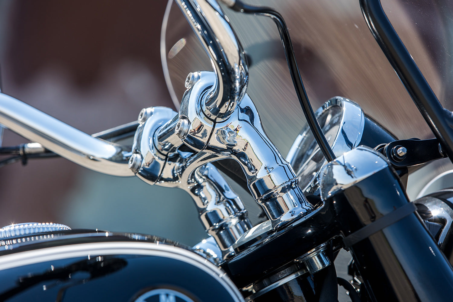 Raises the handlebar base by approx. 25 mm