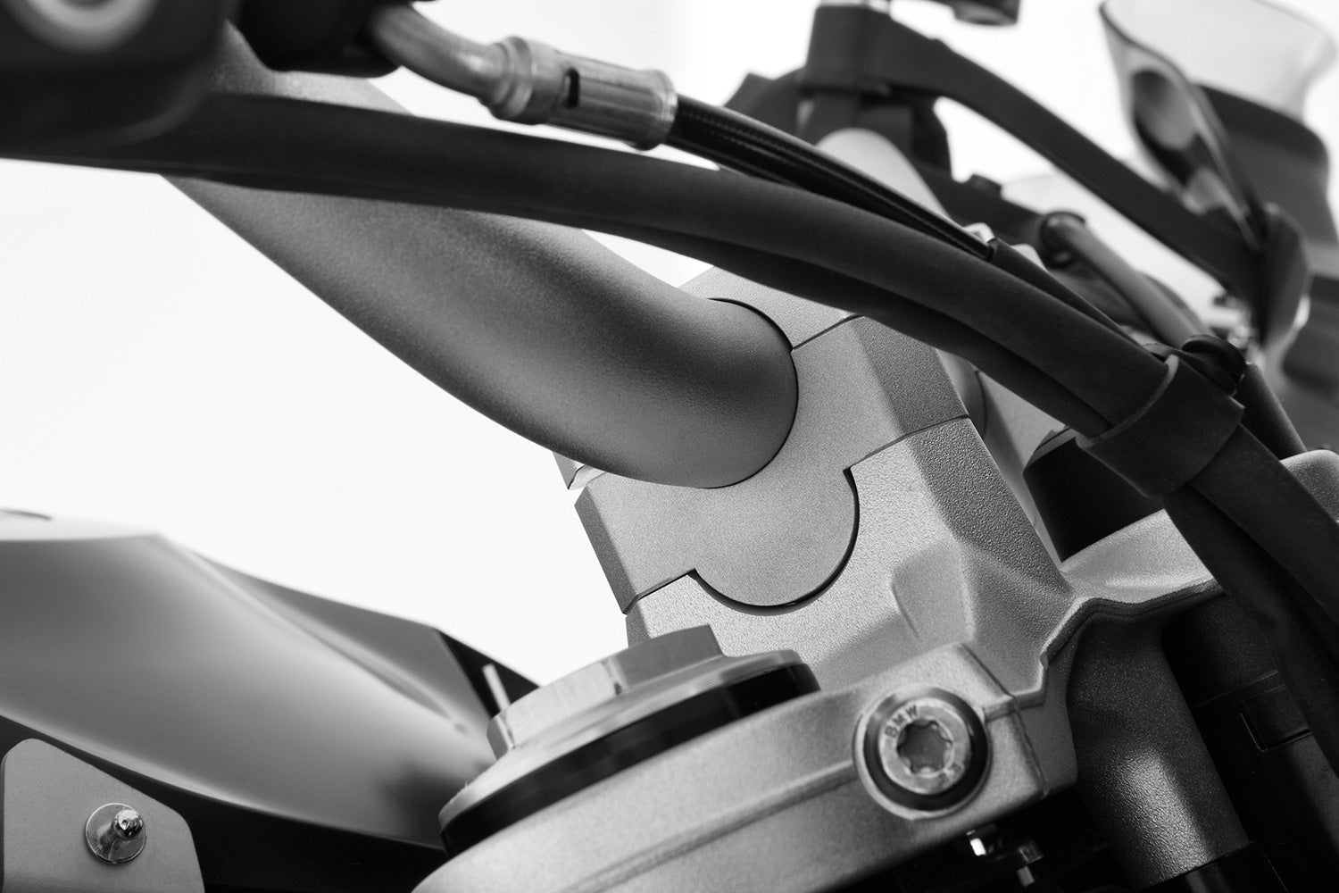 Wunderlich 20 mm handlebar riser for BMW F 850 GS. Better handling and direct riding experience, individual sitting position, more comfort.