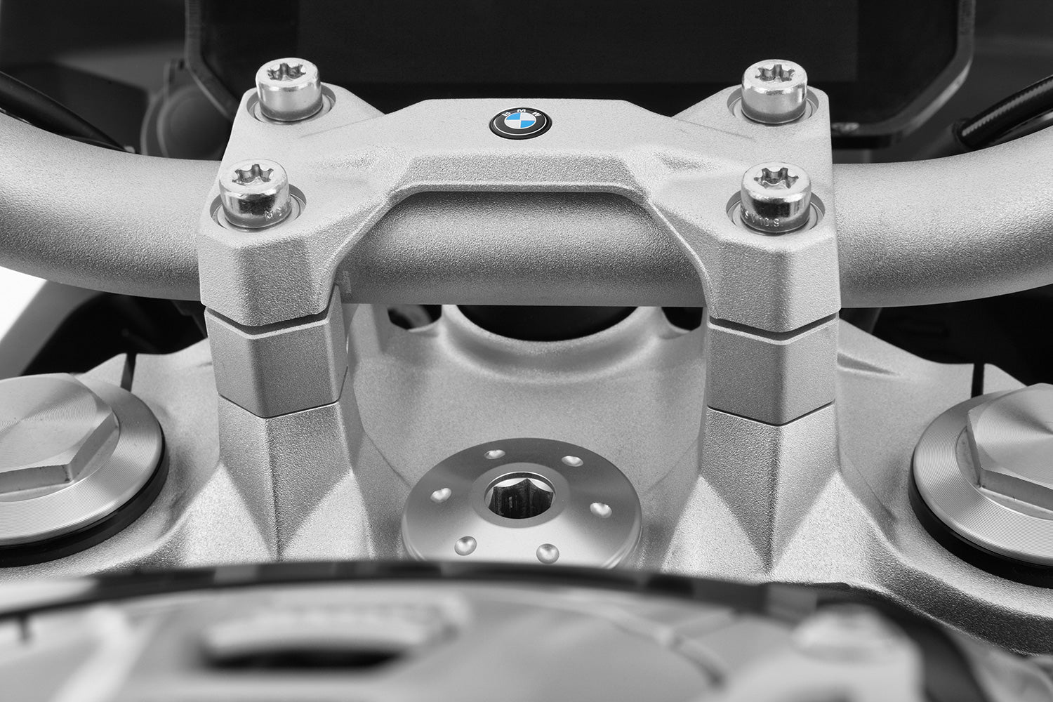 Wunderlich 20 mm handlebar riser for BMW F 850 GS. Better handling and direct riding experience, individual sitting position, more comfort.