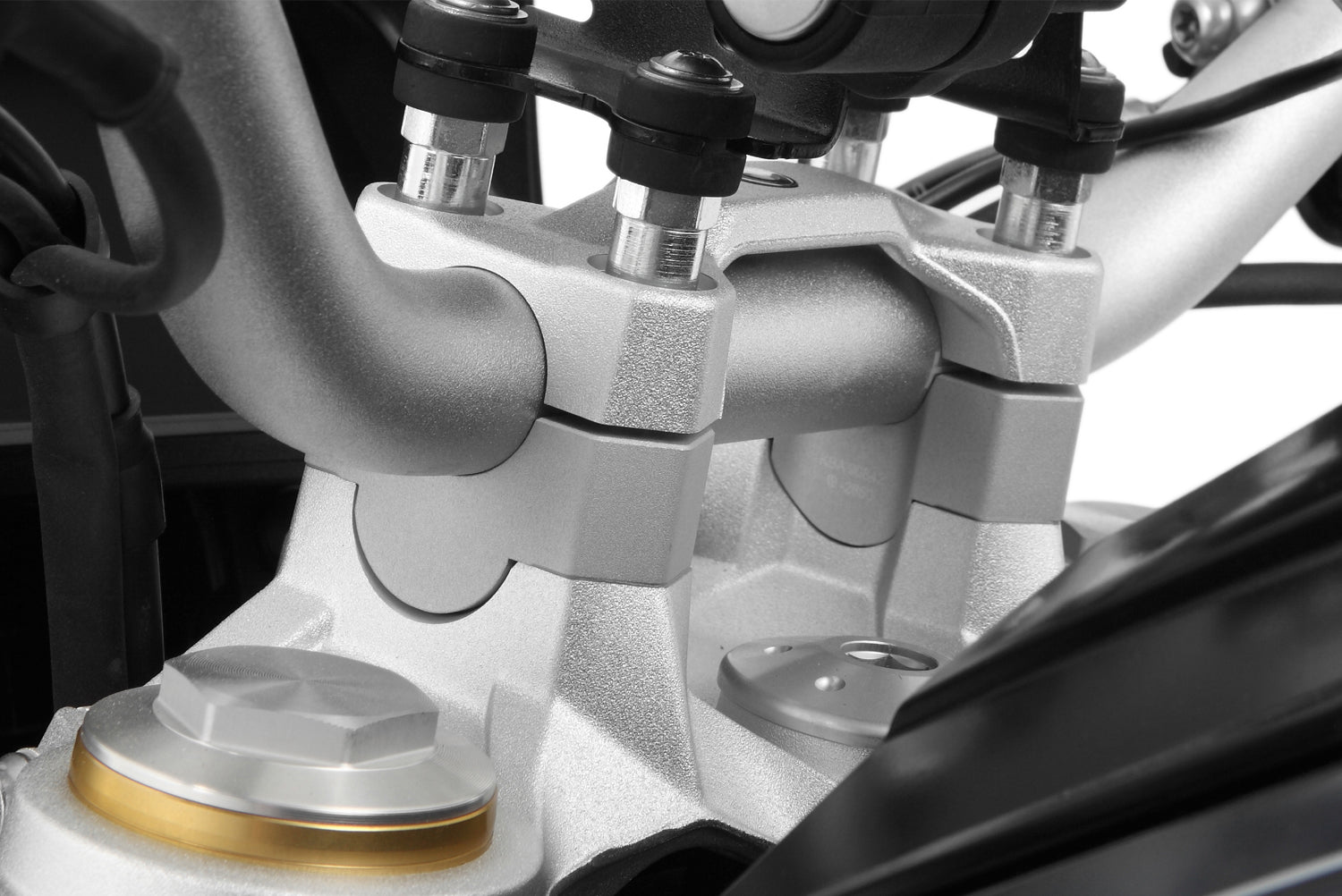 Wunderlich 20 mm handlebar riser for BMW F 850 GS. Better handling and direct riding experience, individual sitting position, more comfort.