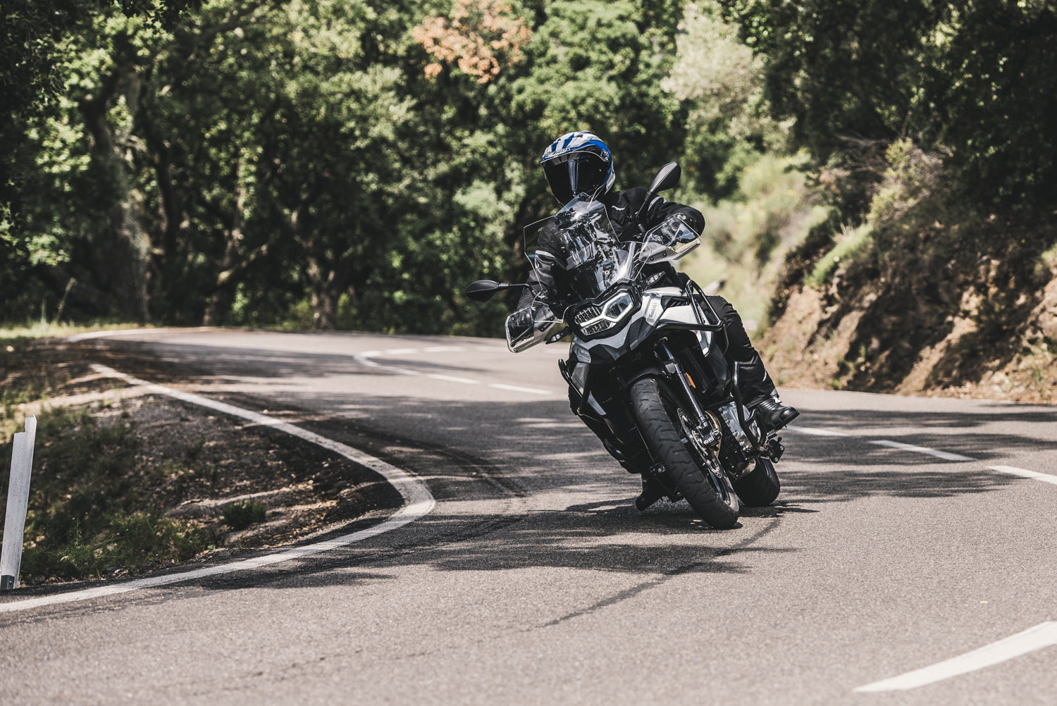 Wunderlich 20 mm handlebar riser for BMW F 850 GS. Better handling and direct riding experience, individual sitting position, more comfort.