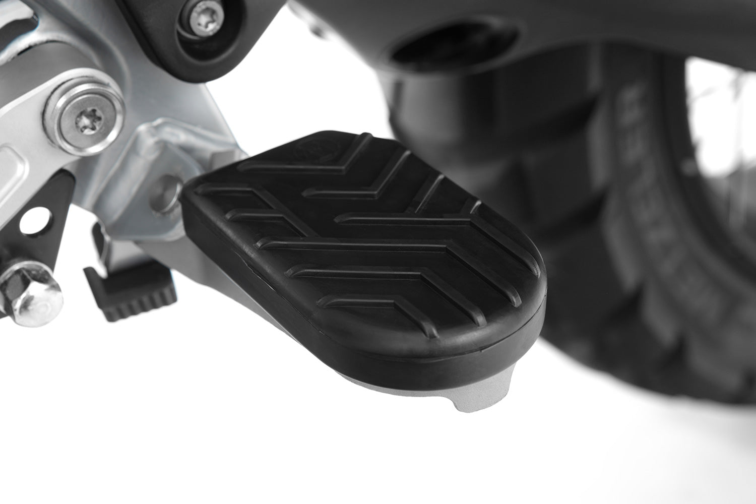 Grippy, profiled footrest pad for the R 1200 GS LC Adventure and R 1250 GS Adventure – provides greater comfort and safety