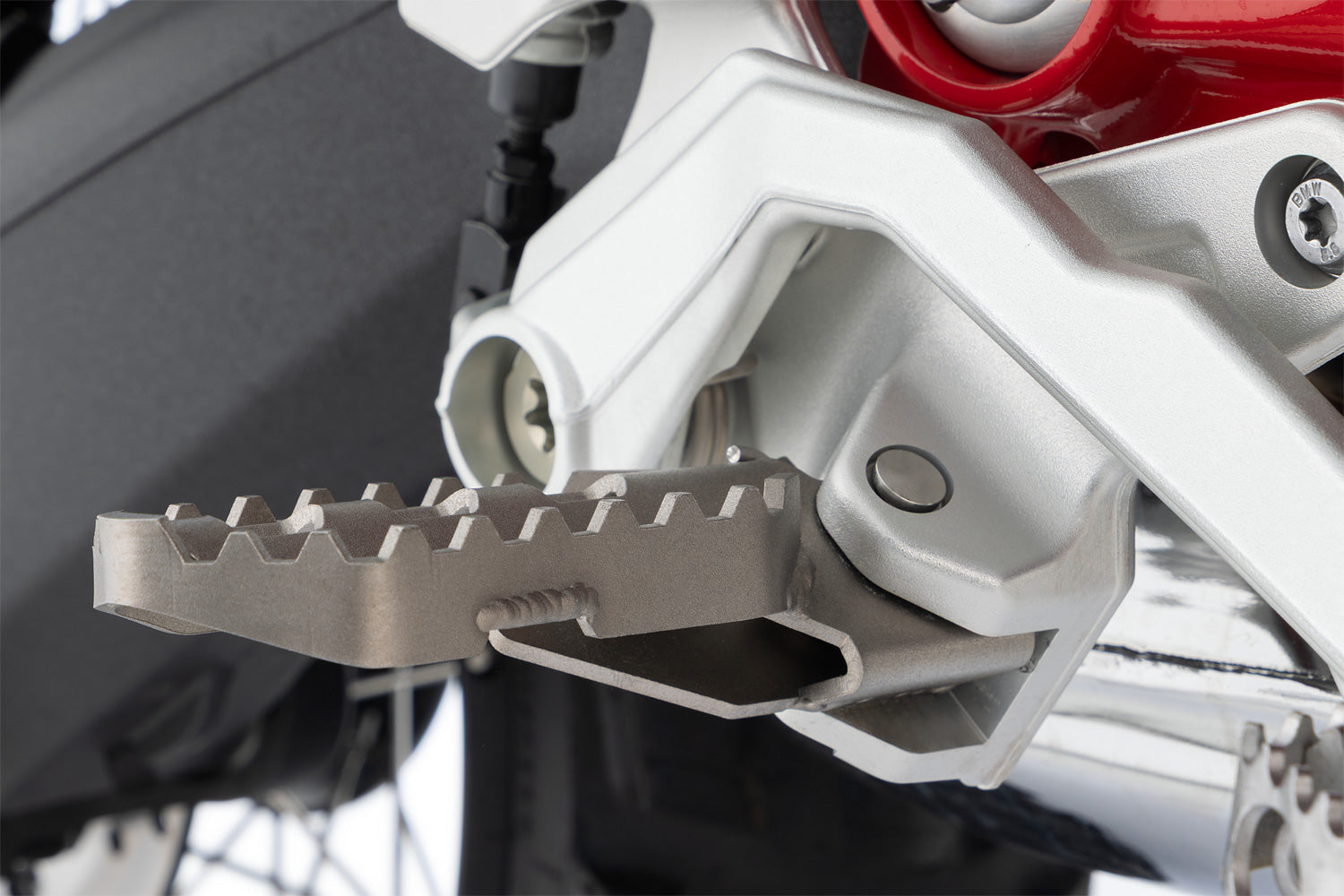 Robust footpegs for on-road and off-road use ✔ Premium components ✔ Integrated design