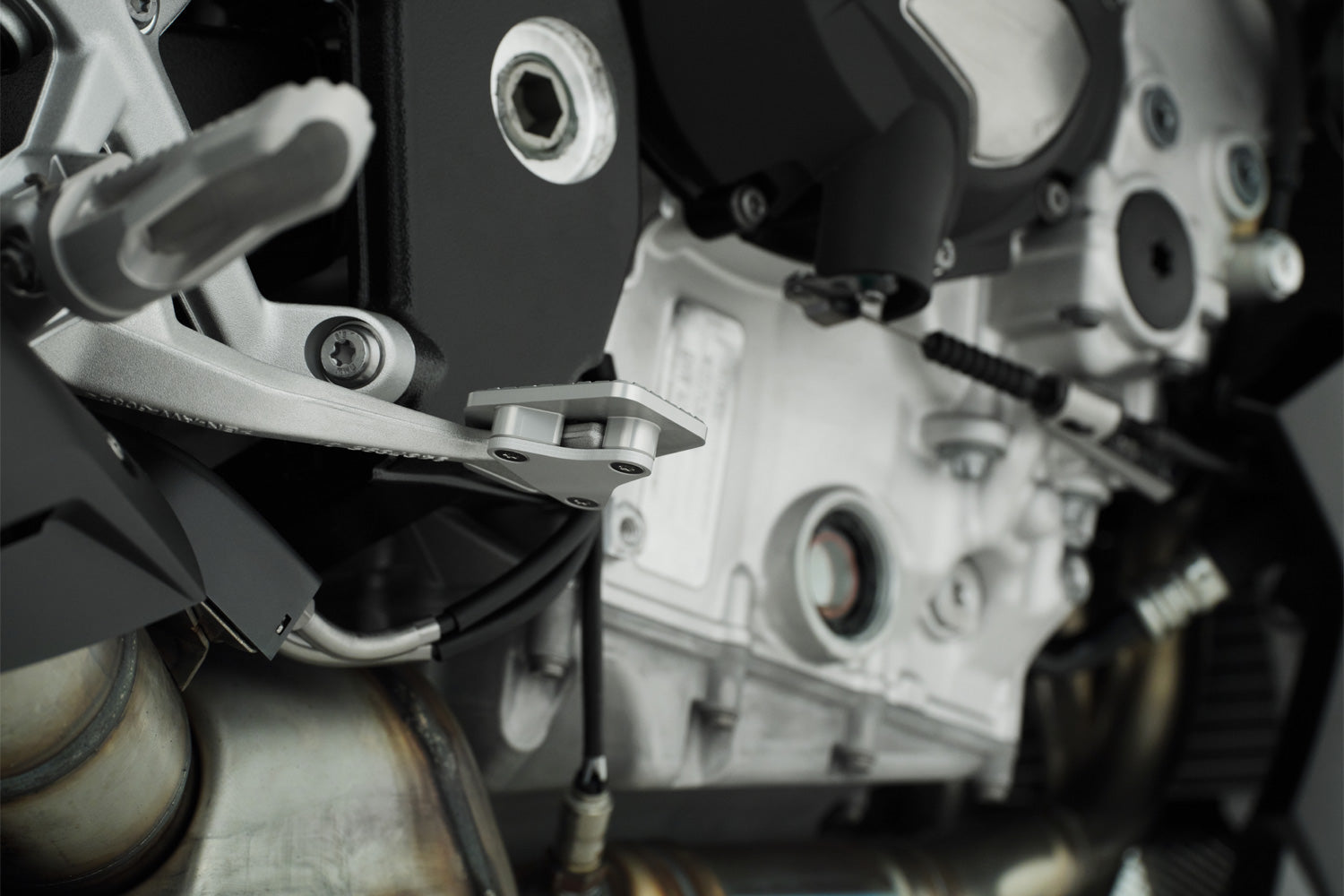 The enlarger improves ergonomics and comfort and thus increases passive safety.