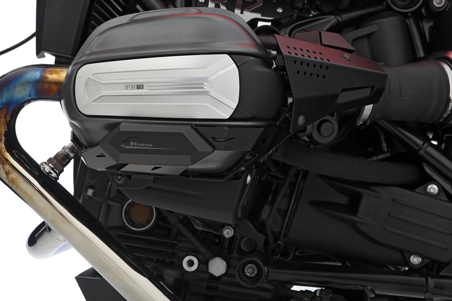 Reliable protection for vulnerable line connections, connectors, the throttle sensor and the injector tube