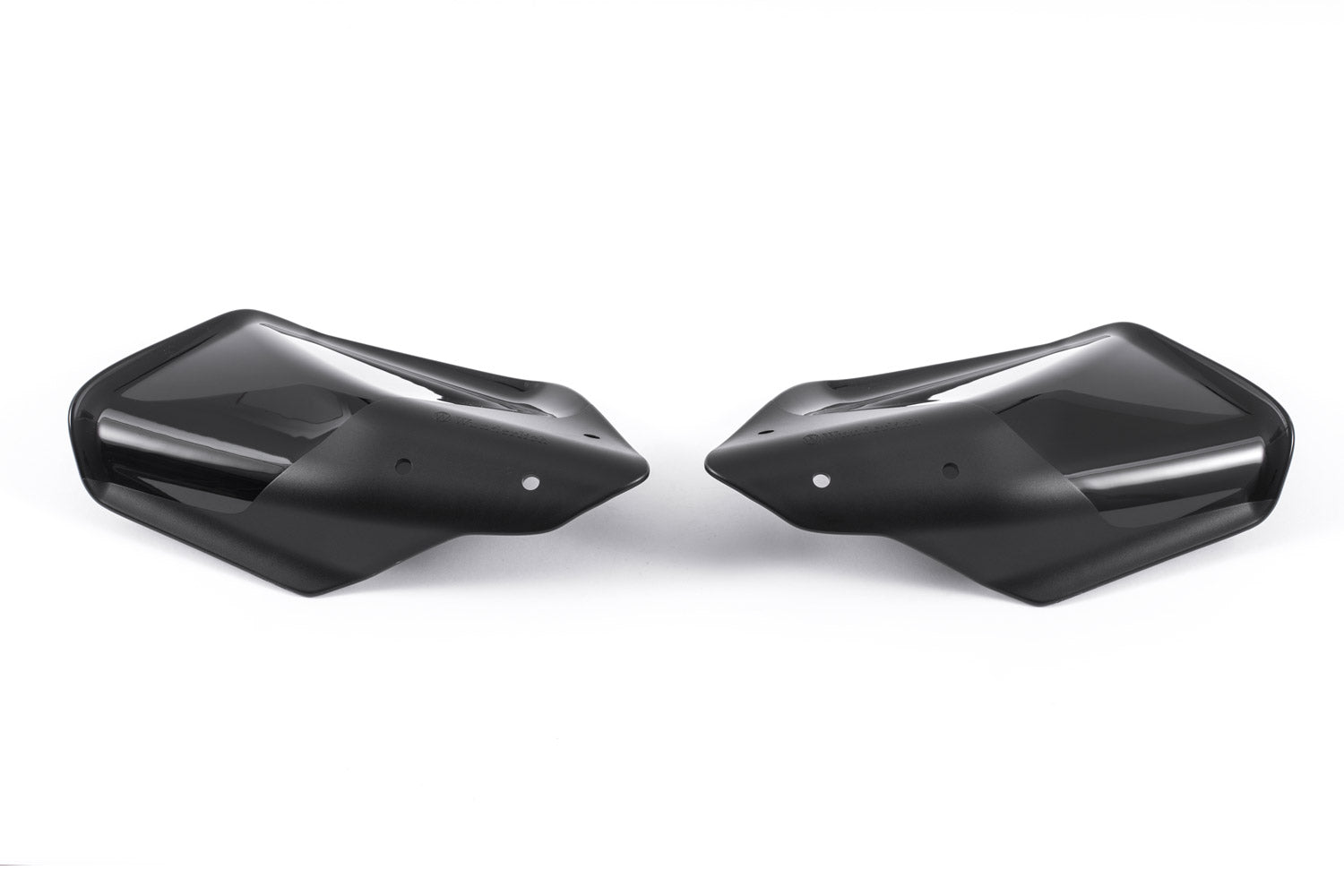 Hand guard “Clear Protect” offers maximum protection from cold, rain, or dirt.