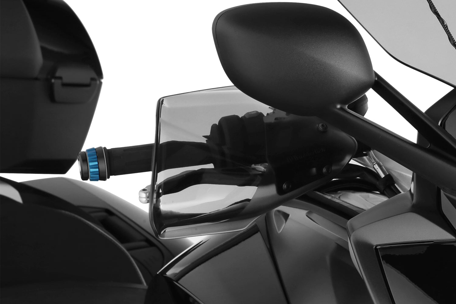 These hand guards offer maximum protection from cold, rain, or dirt.