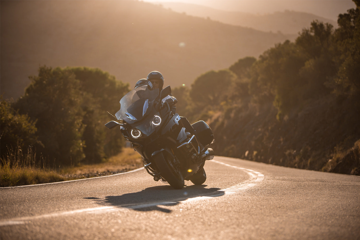 These hand guards offer maximum protection from cold, rain, or dirt.
