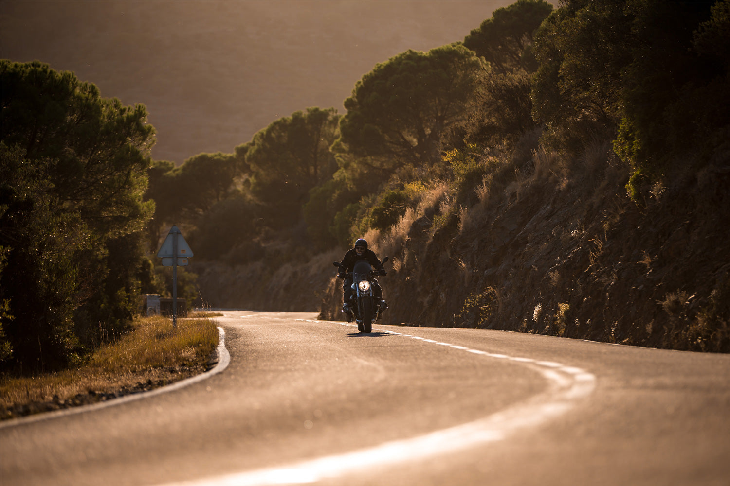 Our designer Nicolas Petit draw a windshield, exclusively for the R nineT, connecting „old-school“ elements with modern aerodynamic