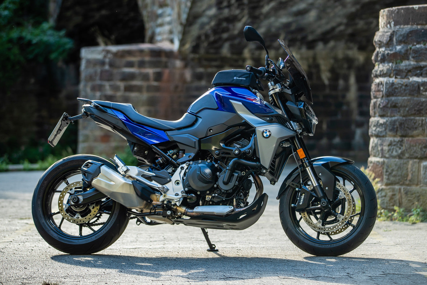 Wunderlich cockpit reinforcement F 900 R - complete your BMW ✔ Premium components ✔ Integrated design ➜ Order now