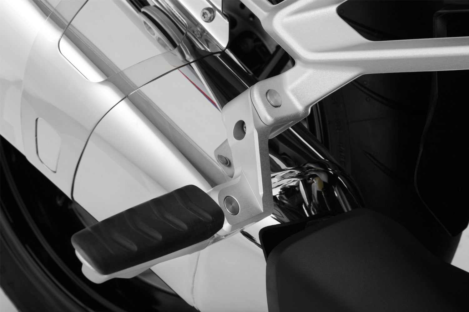 Approx. 45 mm lower compared to the position of the original footrests