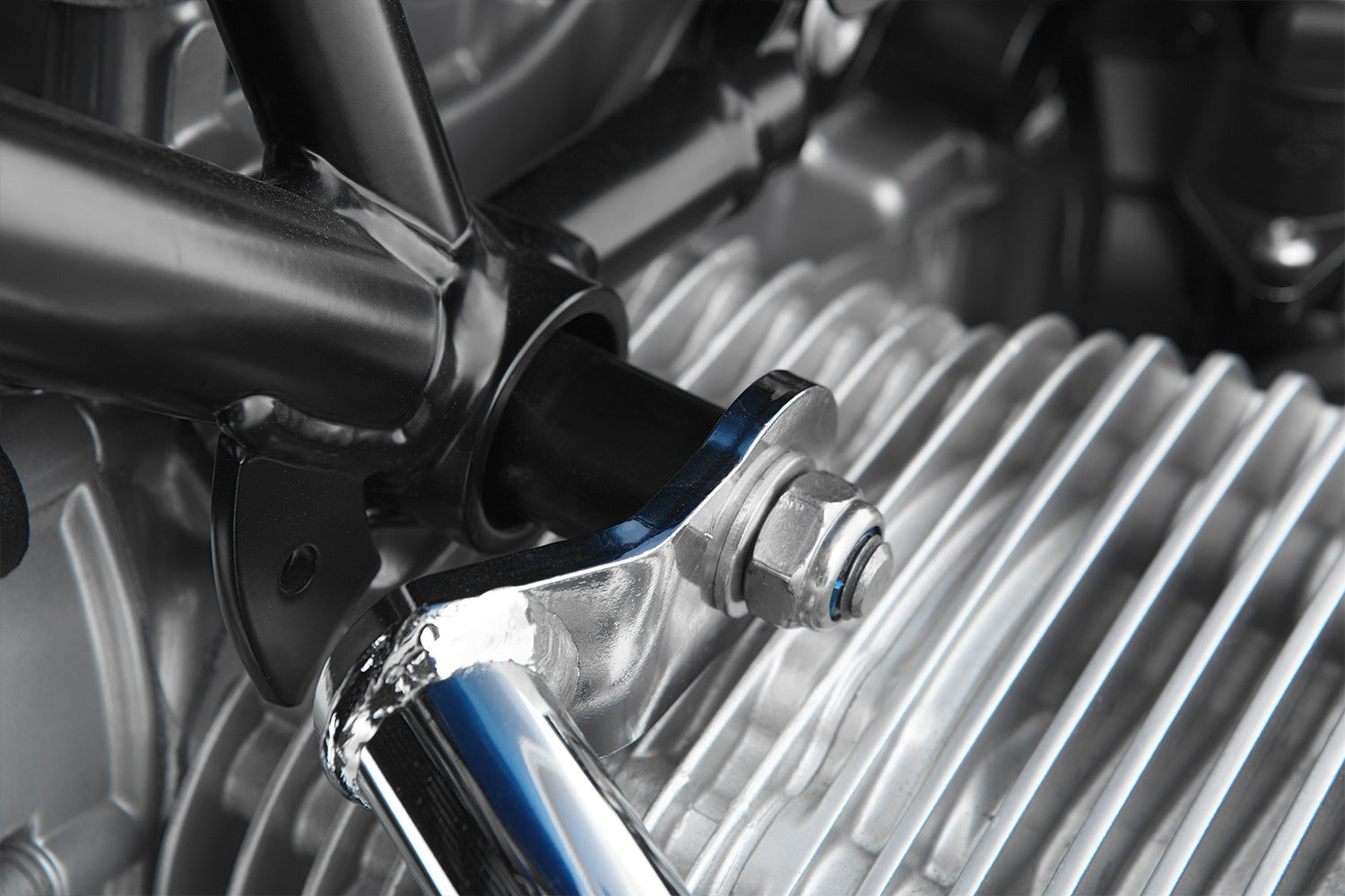 Wunderlich widening set for R nineT engine protection bar-31741-200