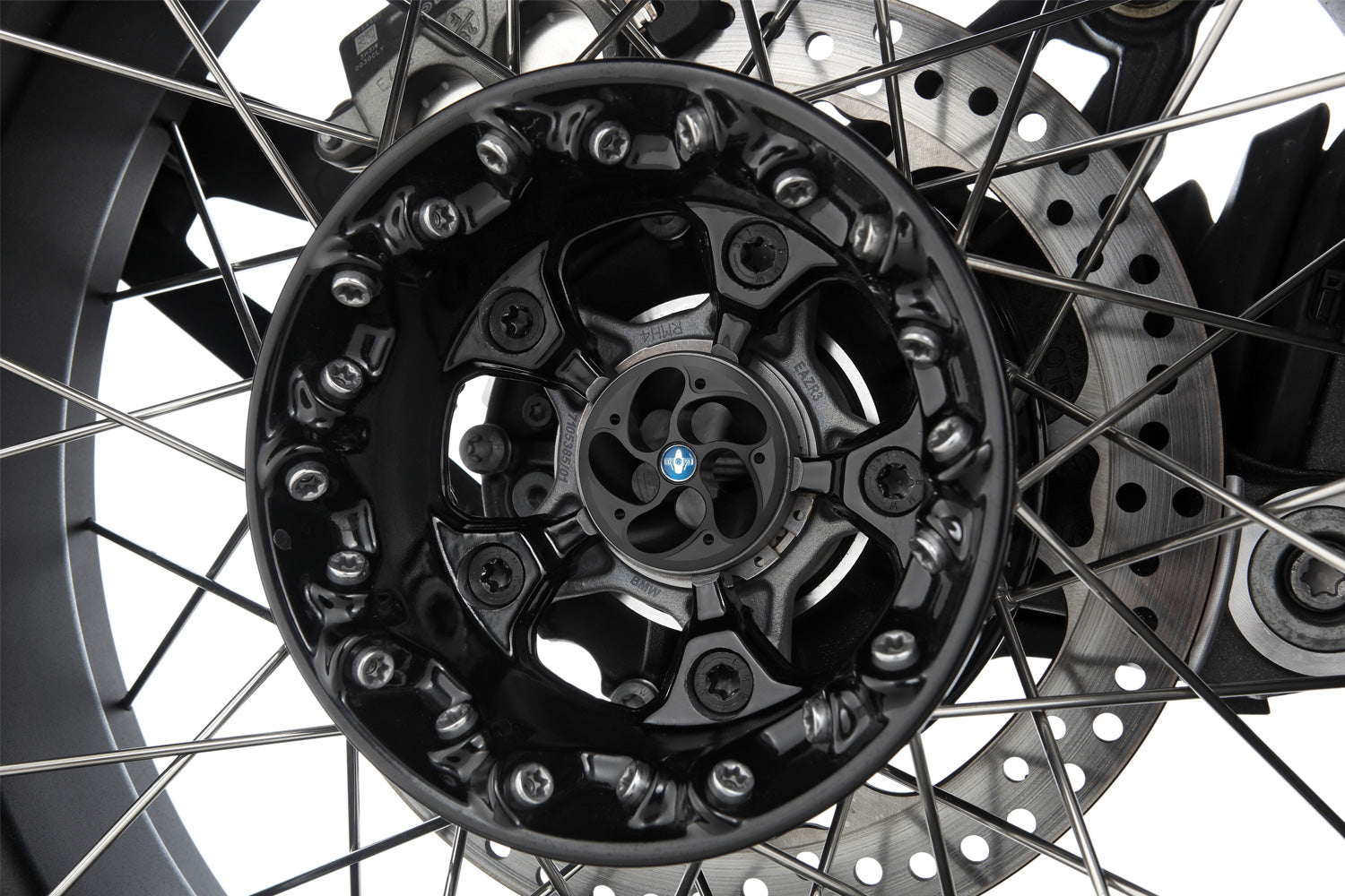 Wunderlich hub cover tornado for bmw R 1200 GS LC Adv. GS LC, R LC, RS LC, RT LC closes the hollow, ragged wheel hub.