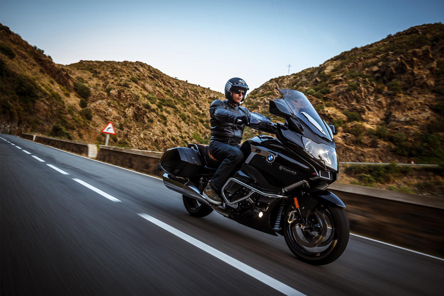 Wunderlich windshield »MARATHON« K1600GT for optimal and turbulence-free touring enjoyment.