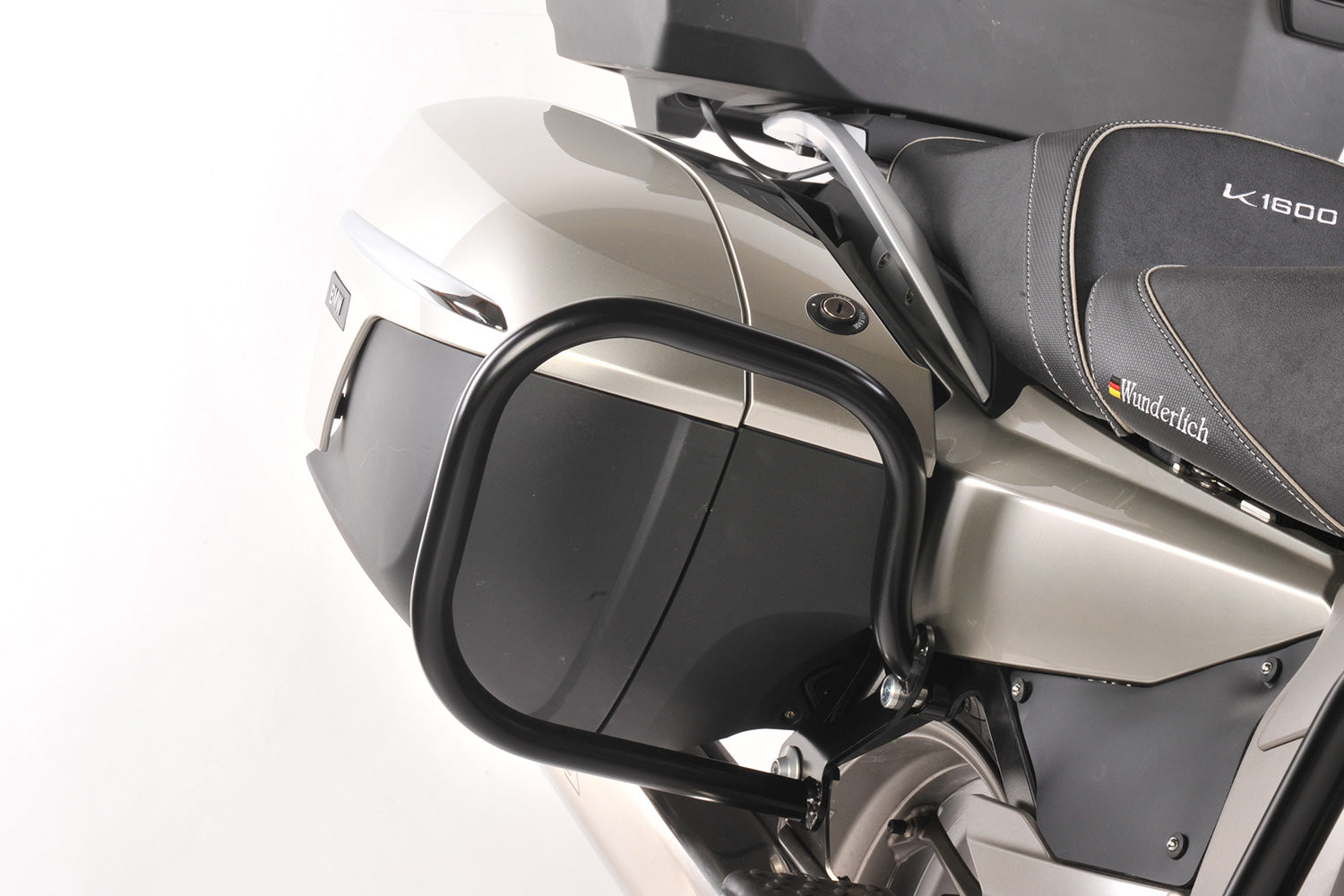 The silver case protection bar integrate to the bike and offer outstanding protection for the rear of the heavy K1600 GT and GTL..