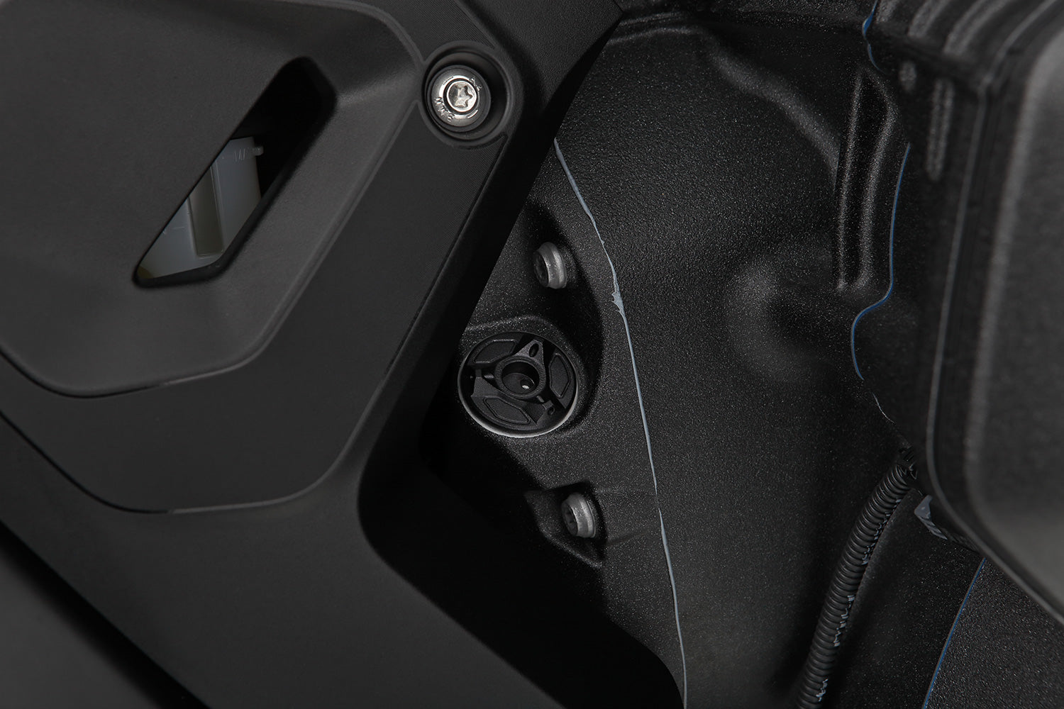 Perfect theft protection: This oil filler cap can only be opened with the supplied special key