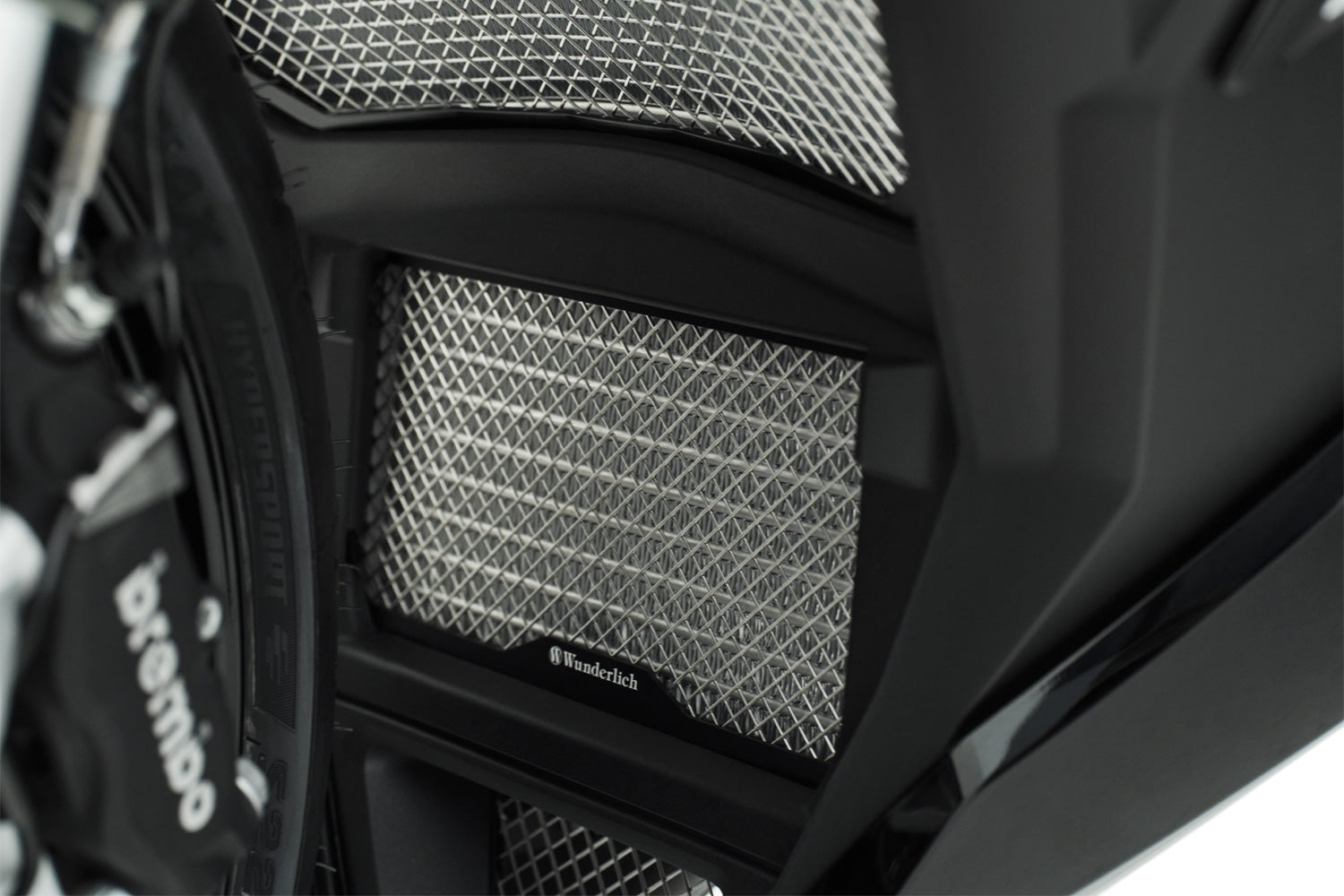 Prevents damage and heavy dirt from foreign bodies thrown up by the front wheel