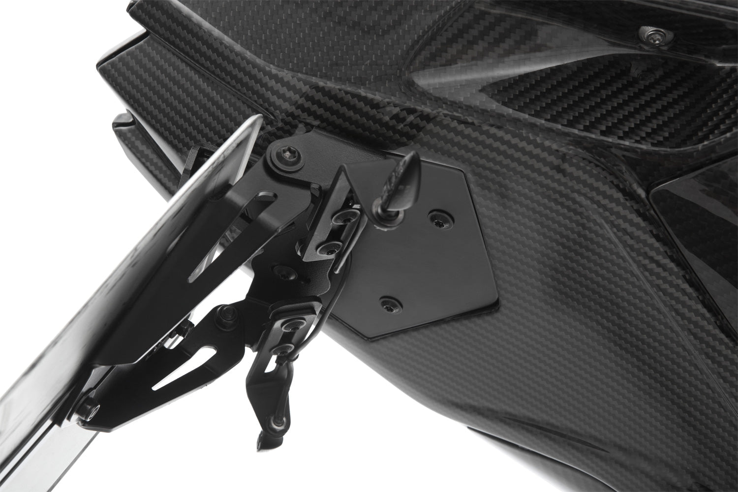 The licence plate holder can be disassembled in no time - this saves weight when training on the race track and improves the aerodynamics