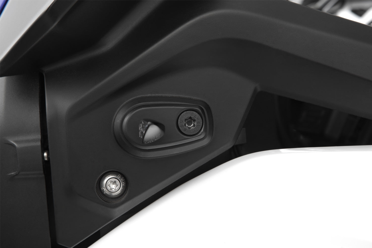 This adapter covers the opening on the original indicator bracket and simultaneously lets you attach accessory indicators.