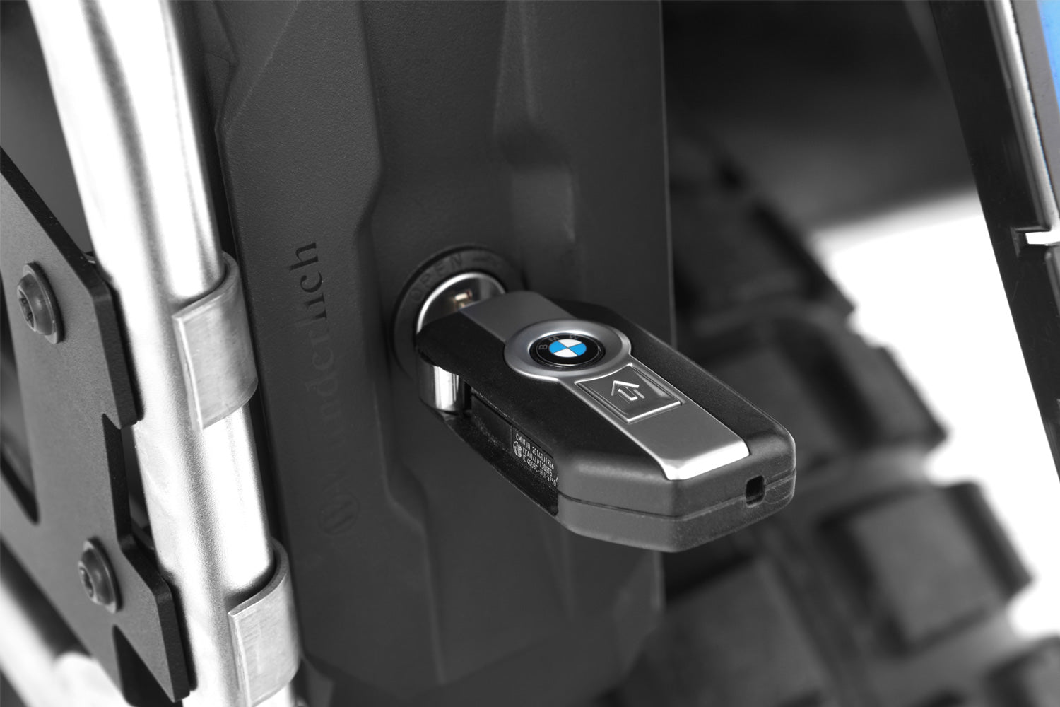 Tailored tool box for various bits and pieces - Space-saving, integrated mounting on the left of the original case carrier!