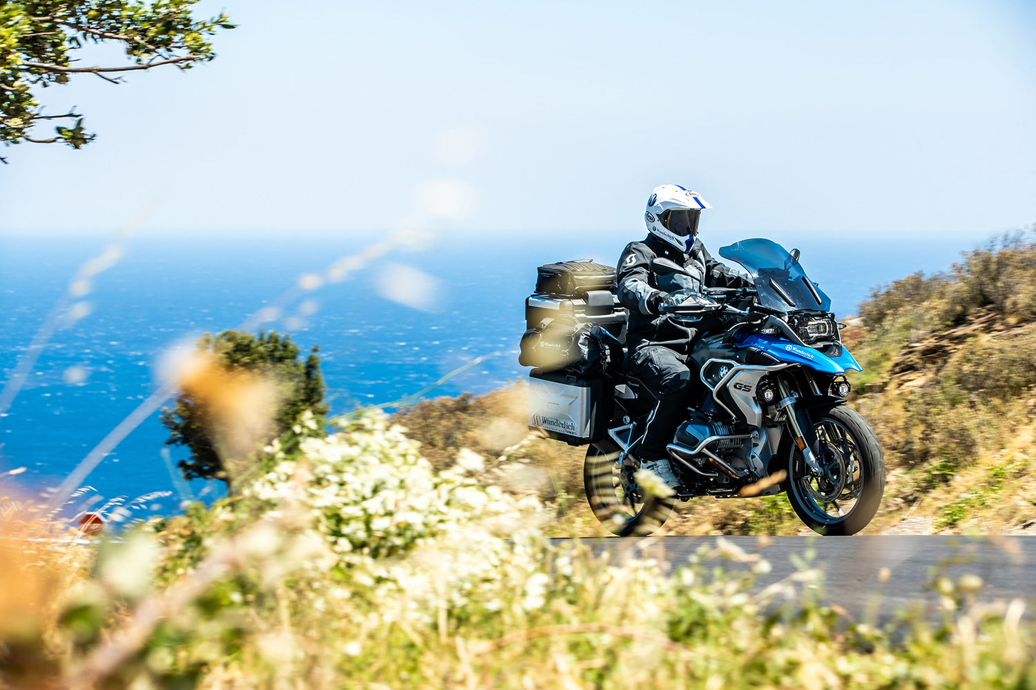 The Wunderlich handlebar riser for the BMW R 1200/1250 GS LC for a convenient and comfortable seating position for relaxed riding