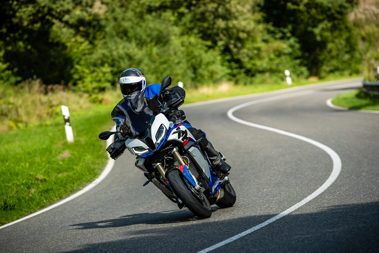 Effective elevation of the handlebar base by approx. 20 mm - complete your BMW ✔ Premium components ✔ Integrated design ➜ Order now