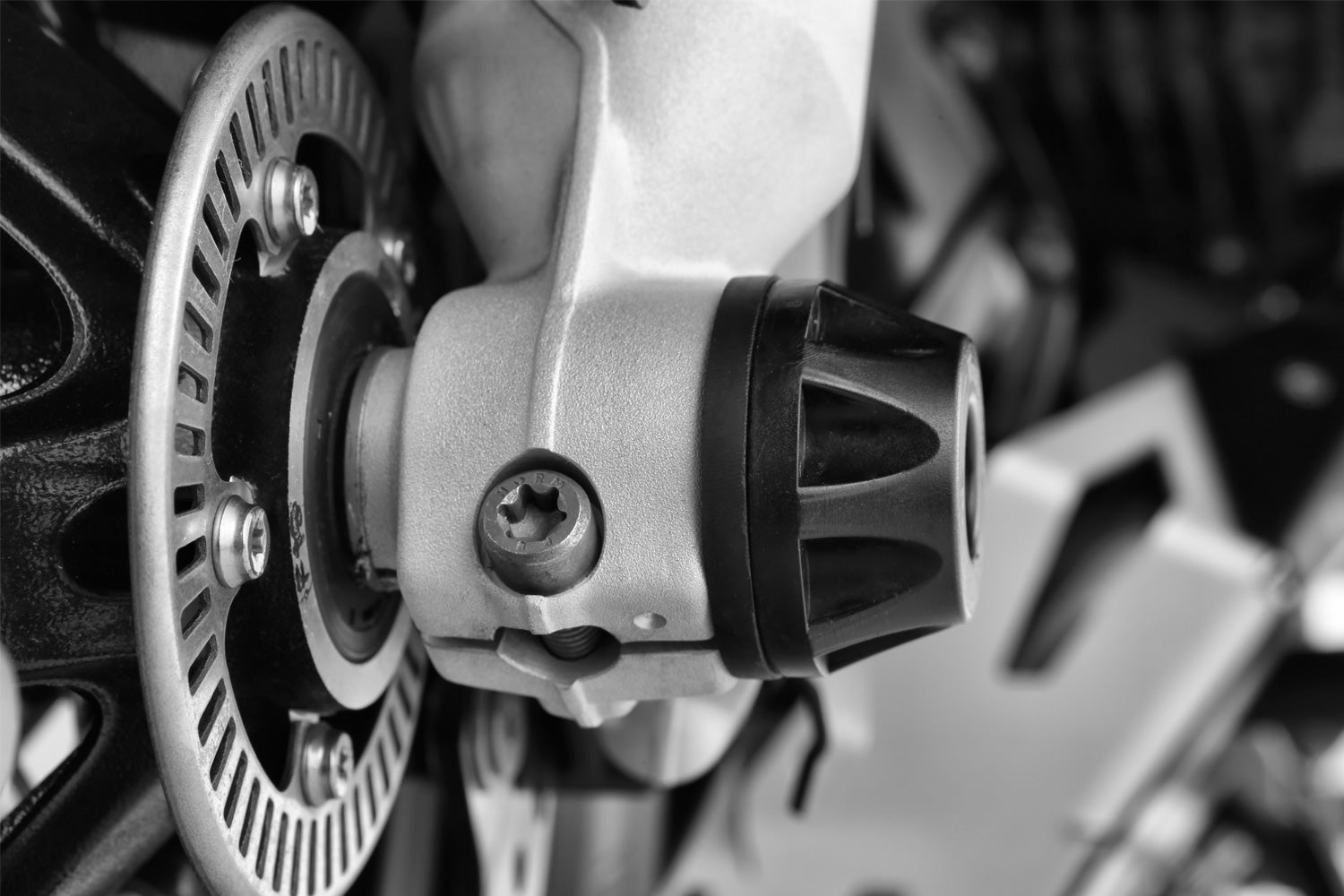 DoubleShock axle protection pads now also keep the front fork a safe distance from the asphalt and help prevent serious damage