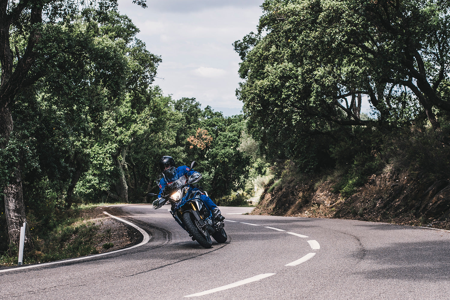 The protectors effectively keep the road away from the motorcycle and significantly reduce the possibility of damage to the front.