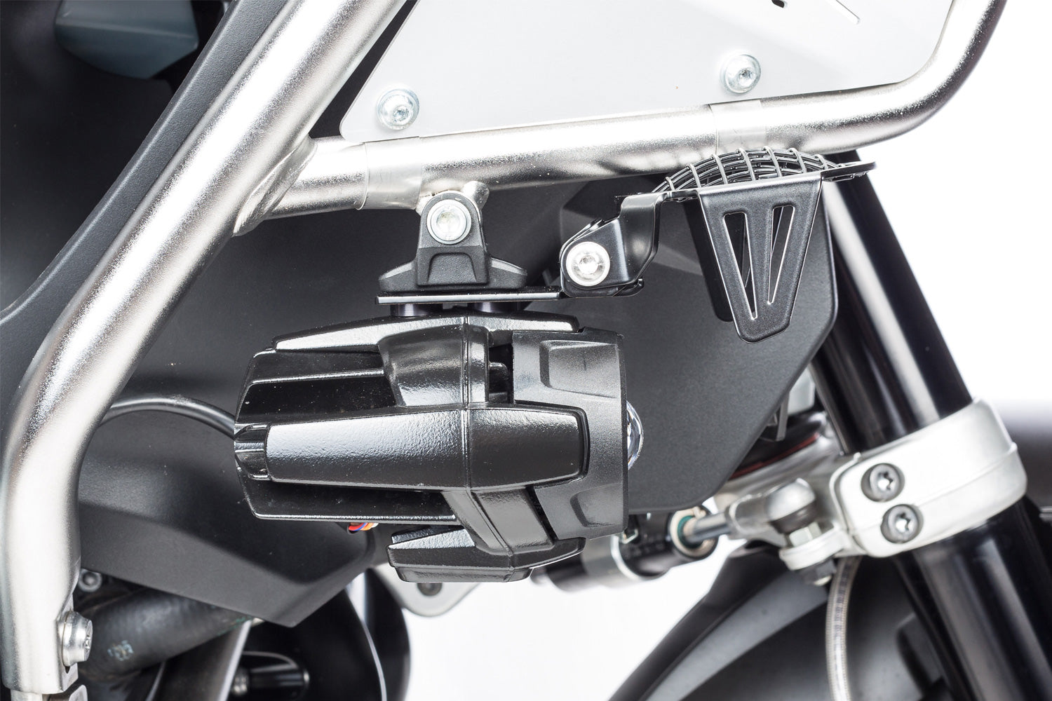 Wunderlich auxiliary light protection grille for BMW R 1200 GS LC protects even from violent impacts.