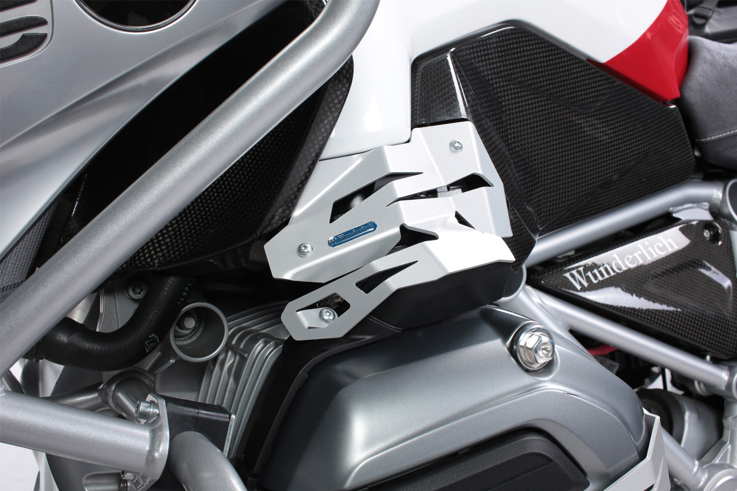 Wunderlich Injection Cover for bmw r1200gs lc protects the injection system by creating a new strong and dynamic unit.