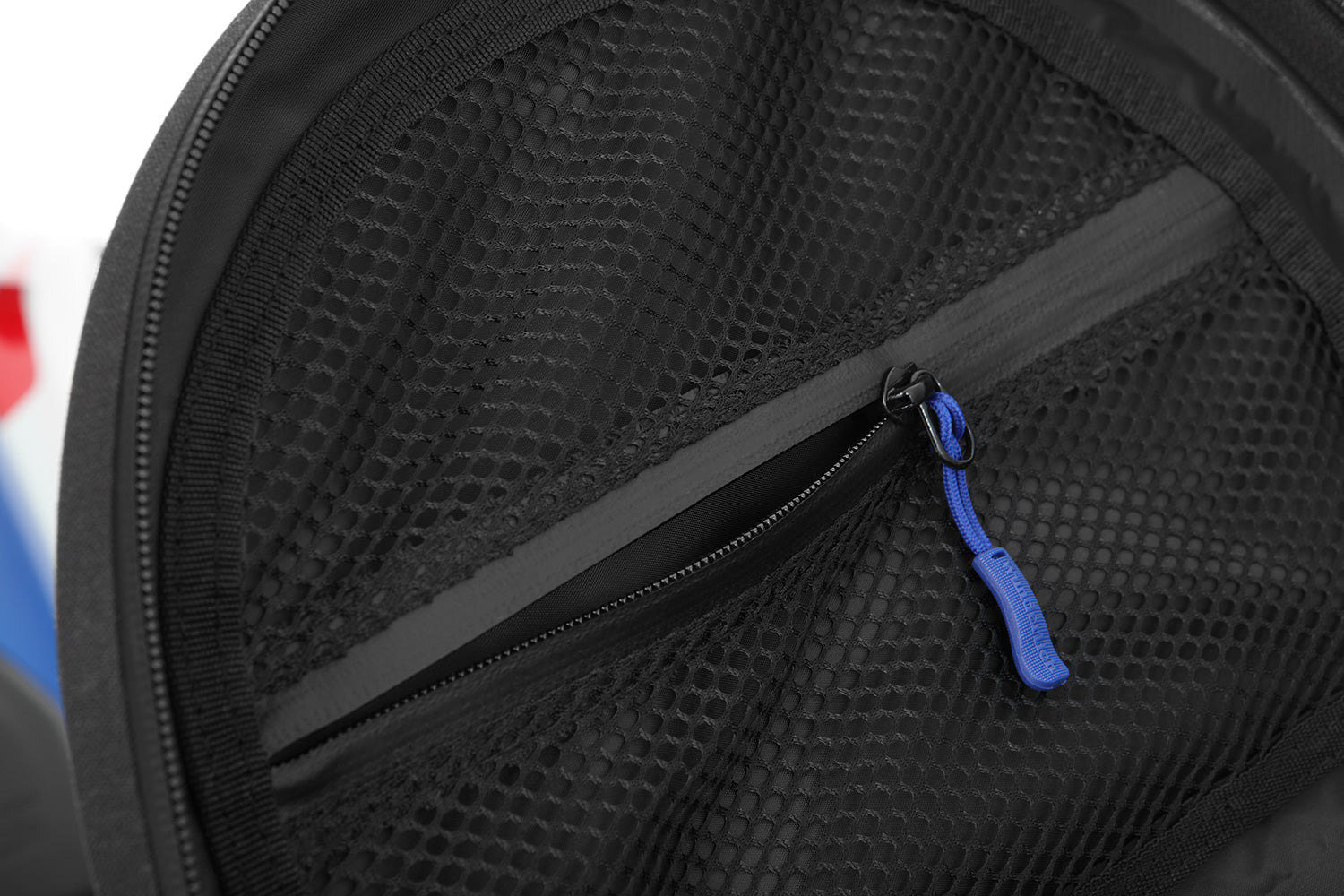 Multi-functional and compact bag can either be attached to the luggage carrier of the passenger seat quickly and simply