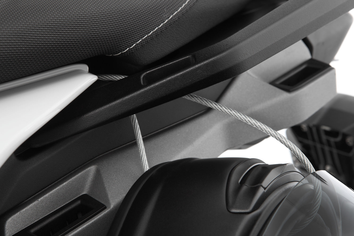 Wunderlich helmet anti-theft system HELM-LOCK S 1000 XR / M 1000 XR - complete your BMW ✔ Premium components ✔ Integrated design ➜ Order now