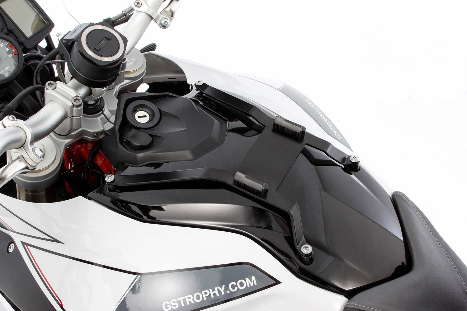 Tank ring bracket for secure attachment of CLICK BAGs with a single click