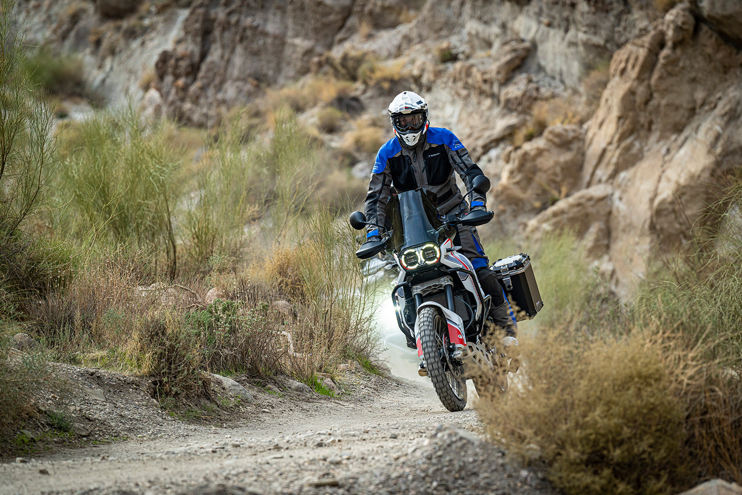 Perfect wind and weather protection on any adventure - Passion. Unlimited. ✔ Premium components ✔ Integrated design ➜ Order now