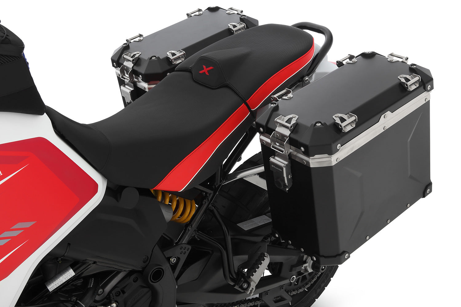 Sturdy, light and stylish aluminium cases add truly special comfort to every rider on any tour.