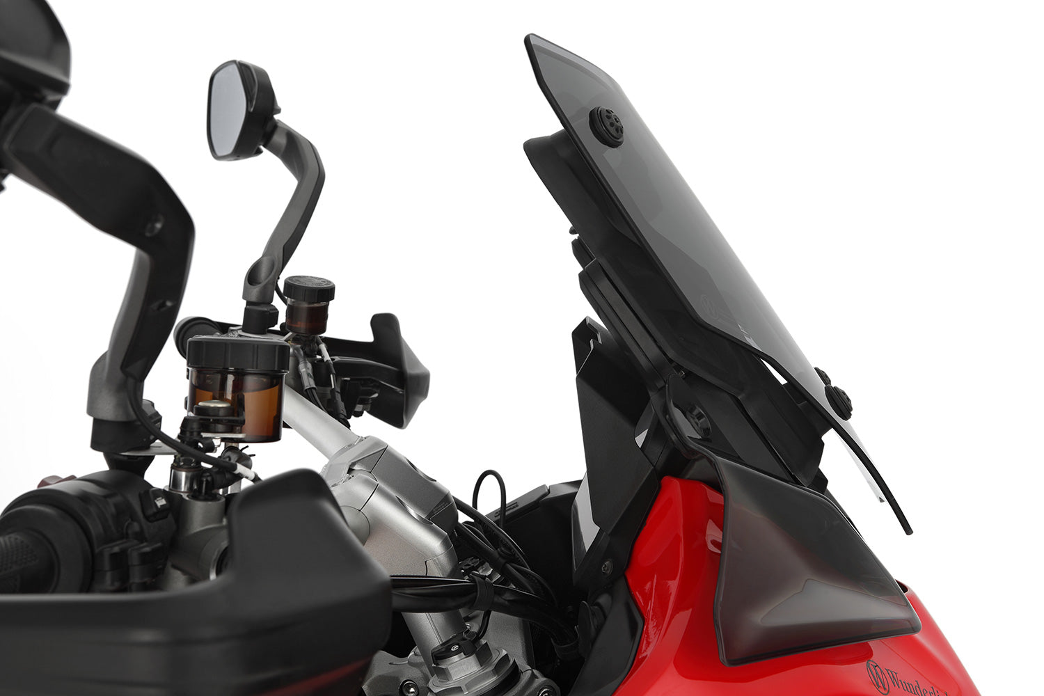 The windshield combines a perfect, sporty design with high basic protection