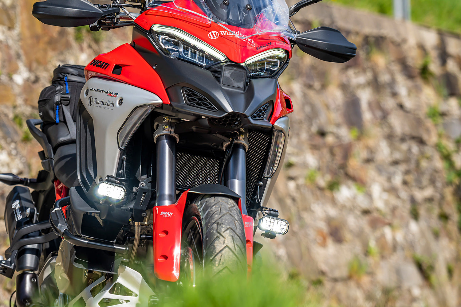 Prevents damage and heavy dirt from foreign bodies thrown up by the front wheel