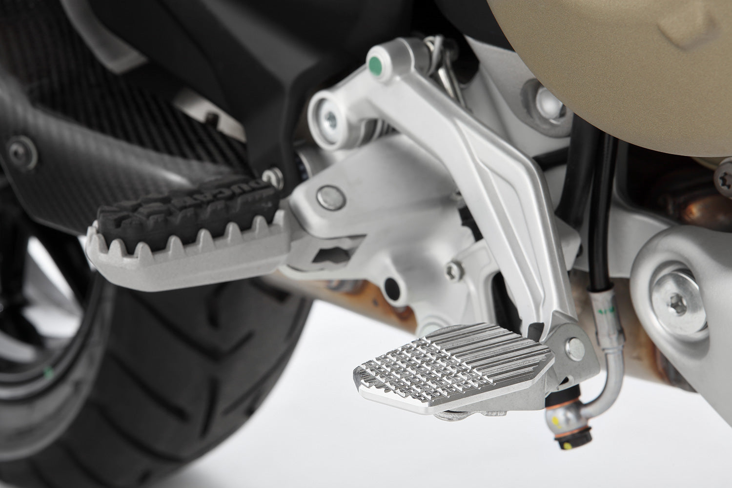 Ergonomically comfortable and safer braking – with our brake lever enlargement