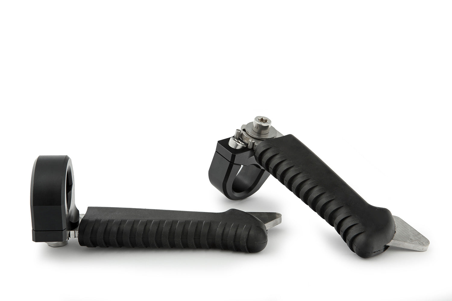 The practical and comfortable crash bar foot rests allow relaxed riding, even on long trips.
