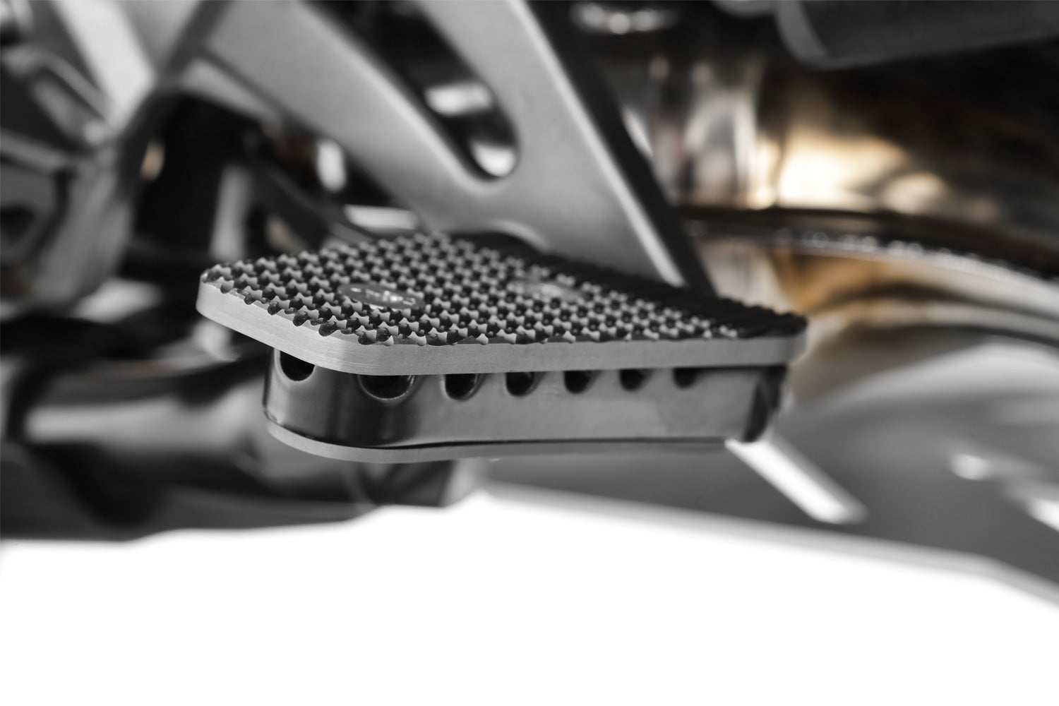 With the brake lever extension it is almost impossible for the foot to slip off or to miss the lever of the R 1200 GS LC.