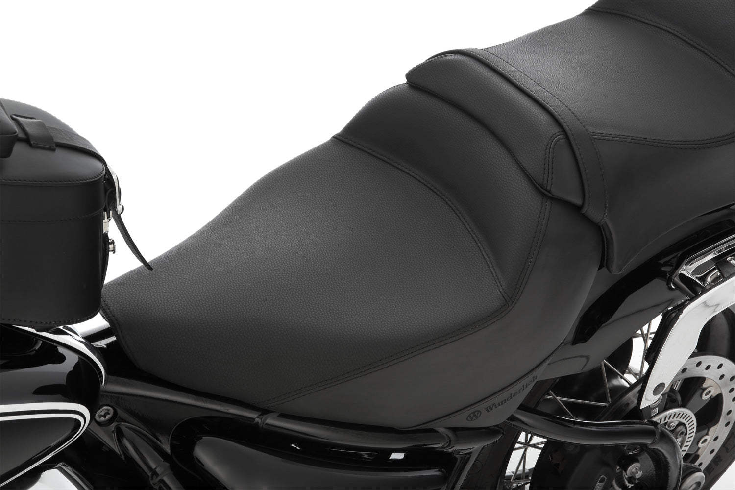 High-quality and particularly comfortable seat for the BMW R 18 and R 18 Classic from Wunderlich.