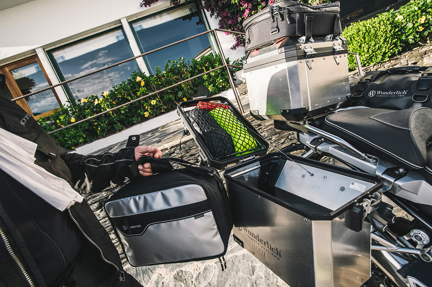 Suitable for all vehicles with original BMW aluminium panniers ✔ Premium components ✔ Integrated design ➜ Order now