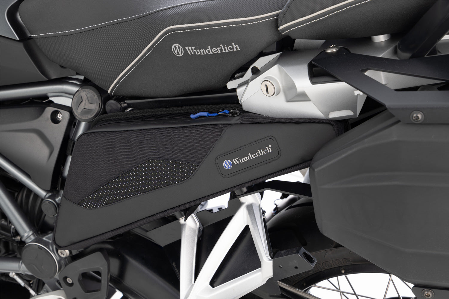 Additional luggage space on the side of the rear framework 