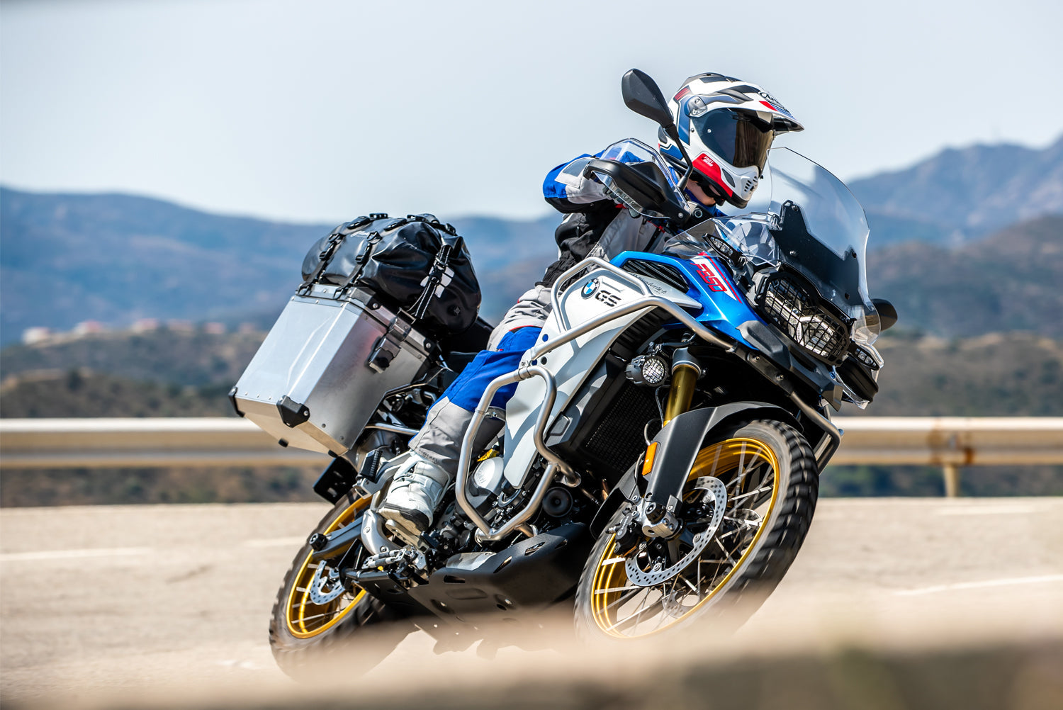 Quick-release fastener for attaching  the bag to the case - complete your BMW ✔ Premium components ✔ Integrated design ➜ Order now