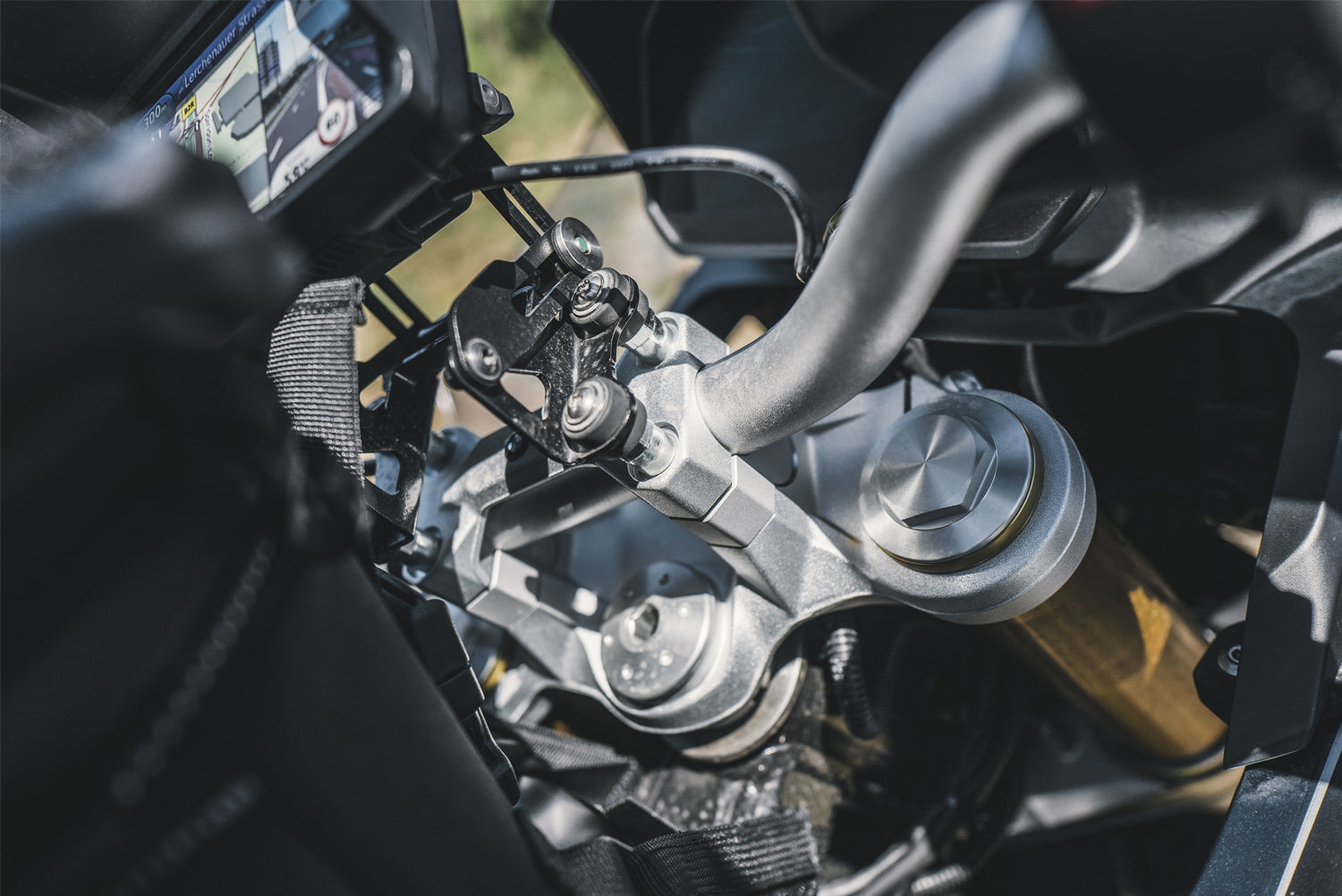 Wunderlich 20 mm handlebar riser for BMW F 850 GS. Better handling and direct riding experience, individual sitting position, more comfort.
