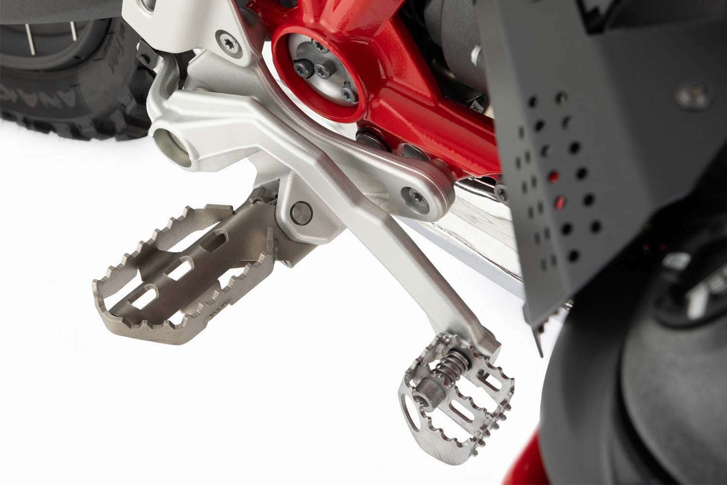 Robust footpegs for on-road and off-road use ✔ Premium components ✔ Integrated design